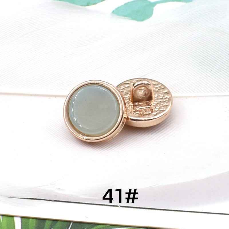 Knopf 41#: runder Resin-Kopf, goldfarbene Metallöse, hellblau/grau, glatt glänzend
