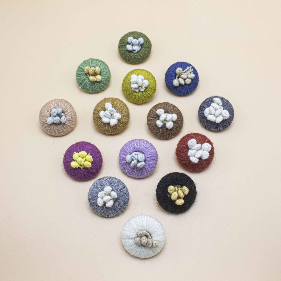 24mm knitted yarn buttons set, 14 flower designs in mixed colors