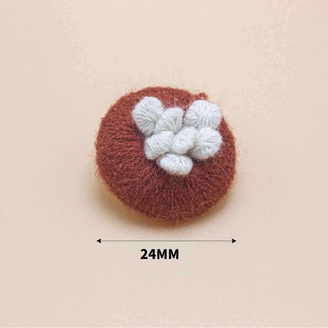 24mm knitted yarn button, brown round base with white flower detail