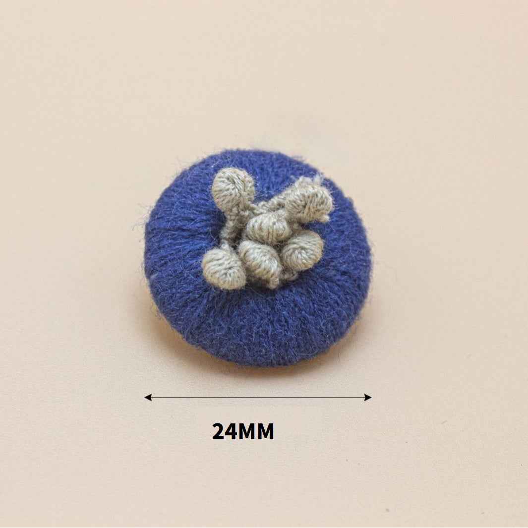 24mm knitted yarn button, blue round base with beige flower detail