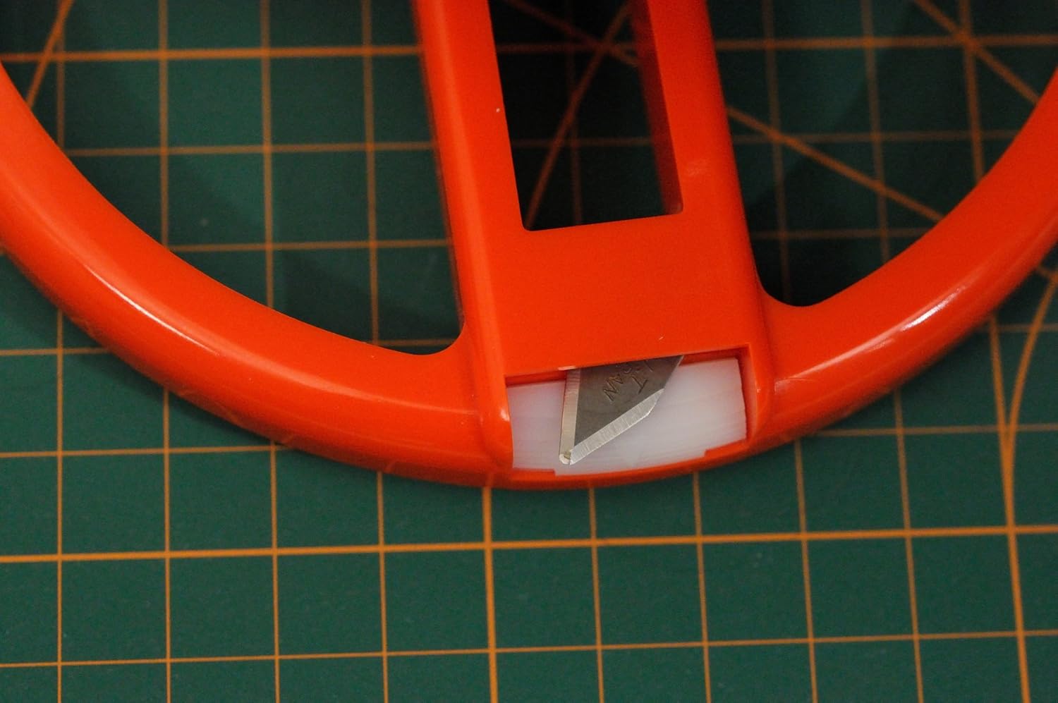 NT Cutter Heavy-Duty Circle Cutter,3 - 16cm (C-2500P)