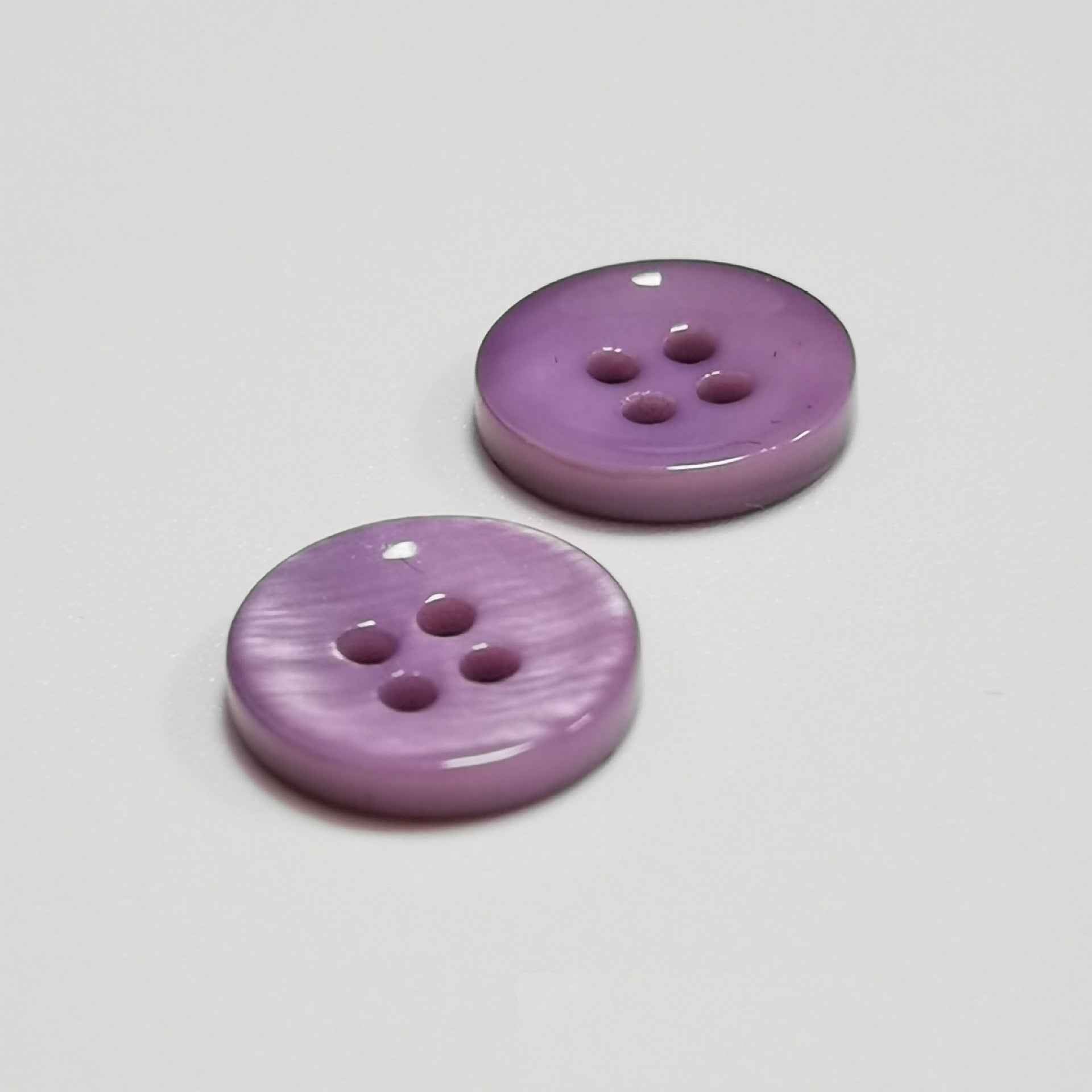 Round mother-of-pearl buttons (15mm), 4-hole set: lavender purple