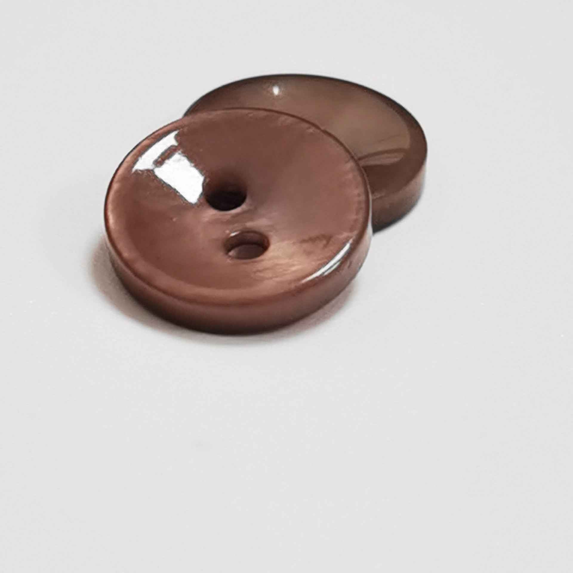 Round mother-of-pearl buttons (15mm), 4-hole set: dark brown