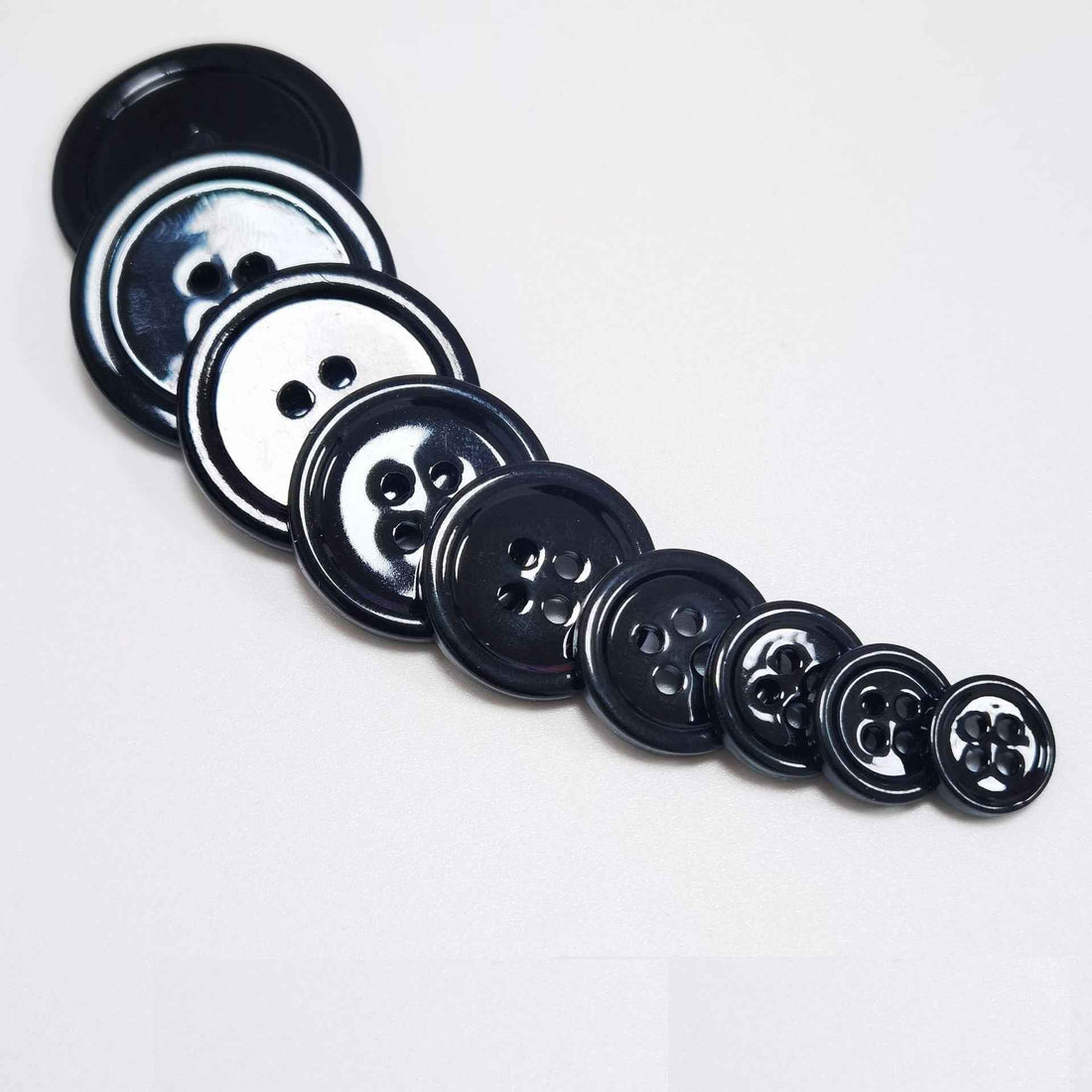 Muschelknöpfe zum Nähen, Schwarz und Weiß, 4 Löcher, 99er Pack