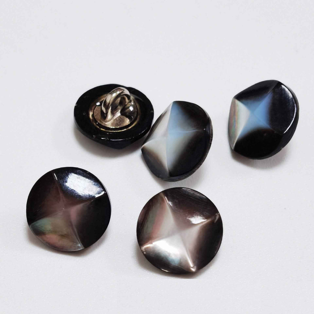 Black diamond-cut mother-of-pearl button set, metal shank, round face, 100 pcs