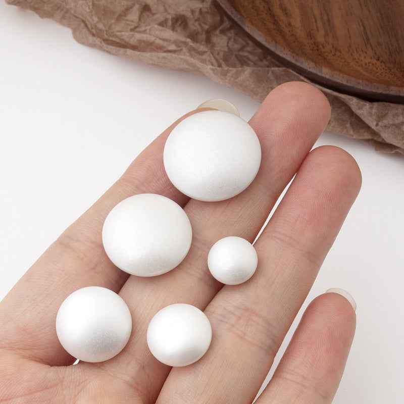 Round white pearl buttons with metal shank, assorted sizes (30 pcs)