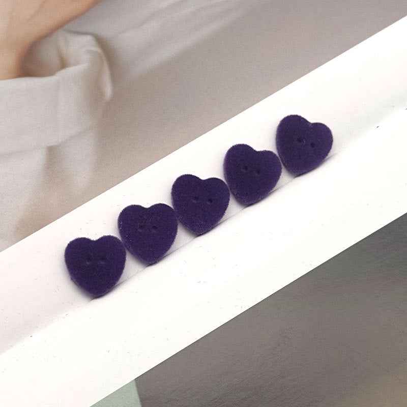 Heart-shaped 2-hole velvet resin buttons, purple hearts with two-hole fronts
