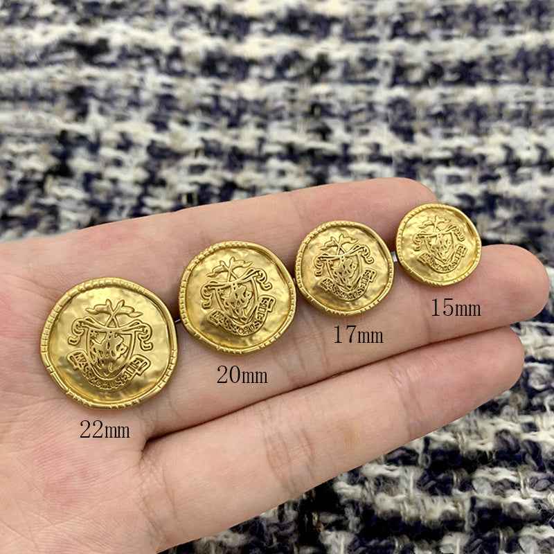Goldfarbene Rundknöpfe aus Metall mit Wappenmotiv, Größenangaben 15/17/20/22mm.