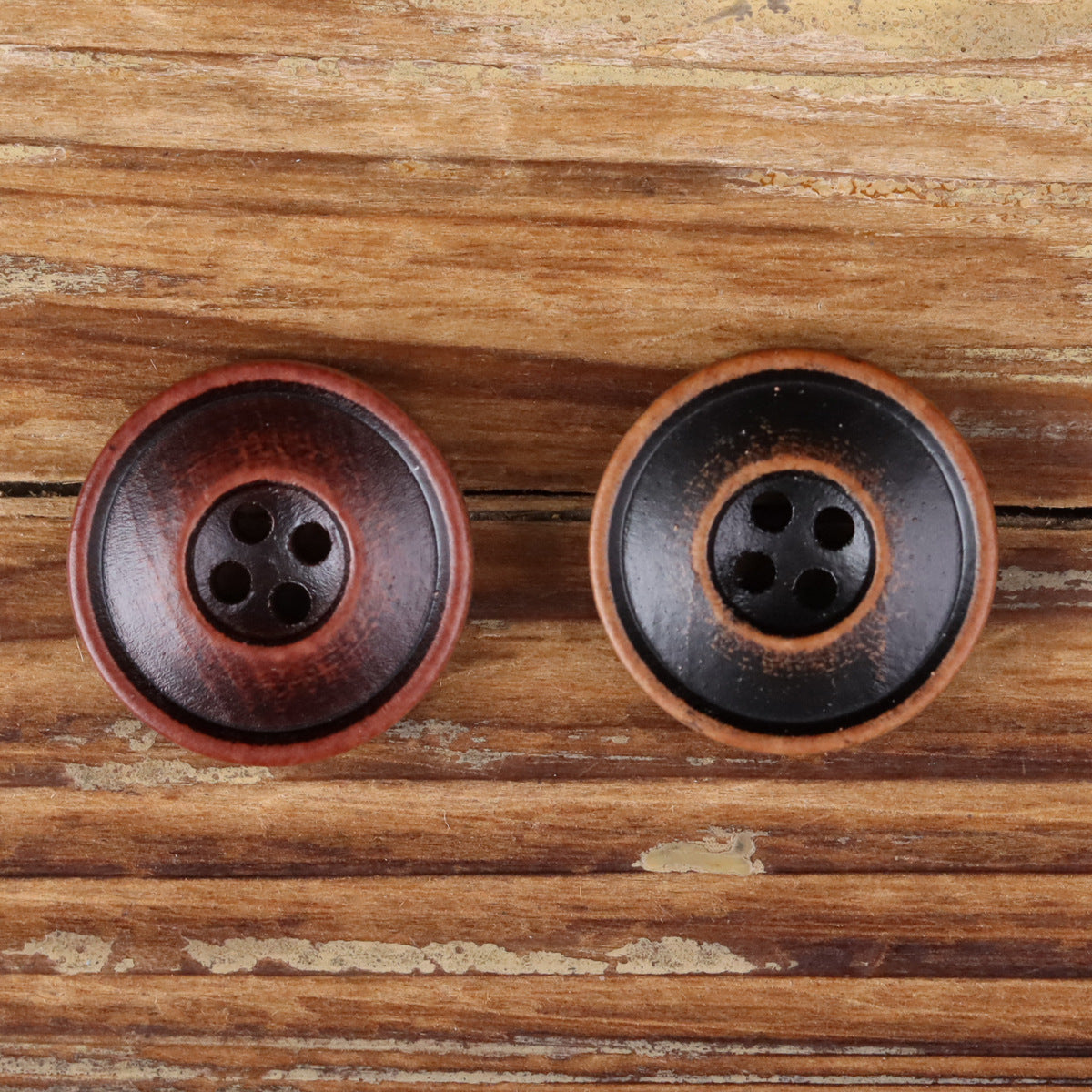 Round 4-hole double-ring buttons, mottled red and black wood finish