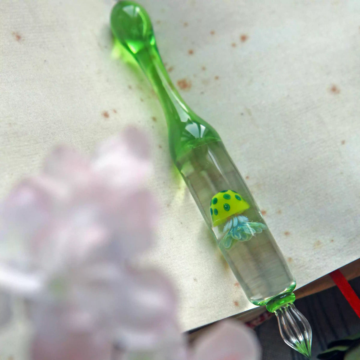 Lemon Green Jellyfish Glass Dip Pen – Transparent Art Glass Nib Pen for Ink Swatching & Calligraphy