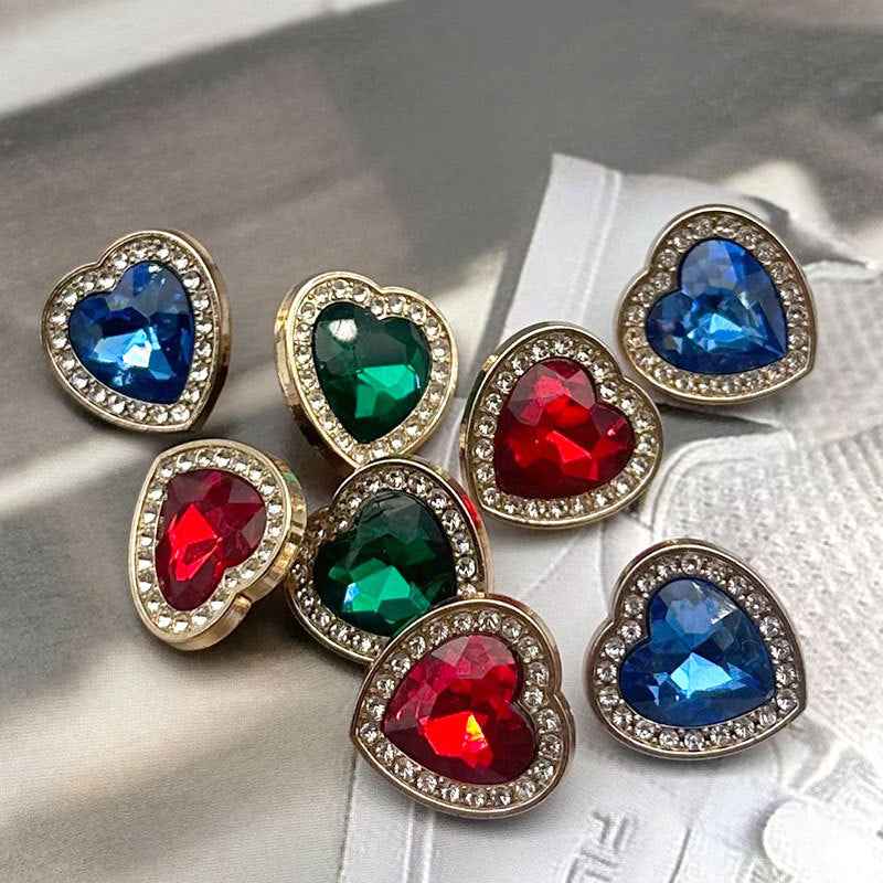 Herzförmige Metall-Knöpfe mit blauem Strass, silberner Umrandung, 10er Set