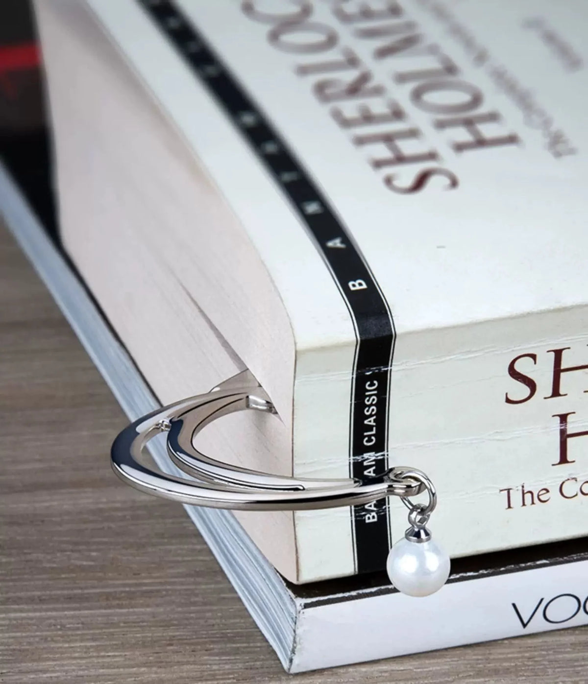 GNASEET Metal Bookmark with Pearl Pendant – Willow Leaf Design | Elegant Gift for Women & Book Lovers