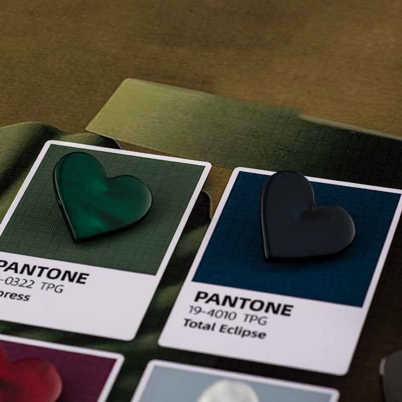 Flat heart-shaped buttons, dark green and dark blue styles with shank on back