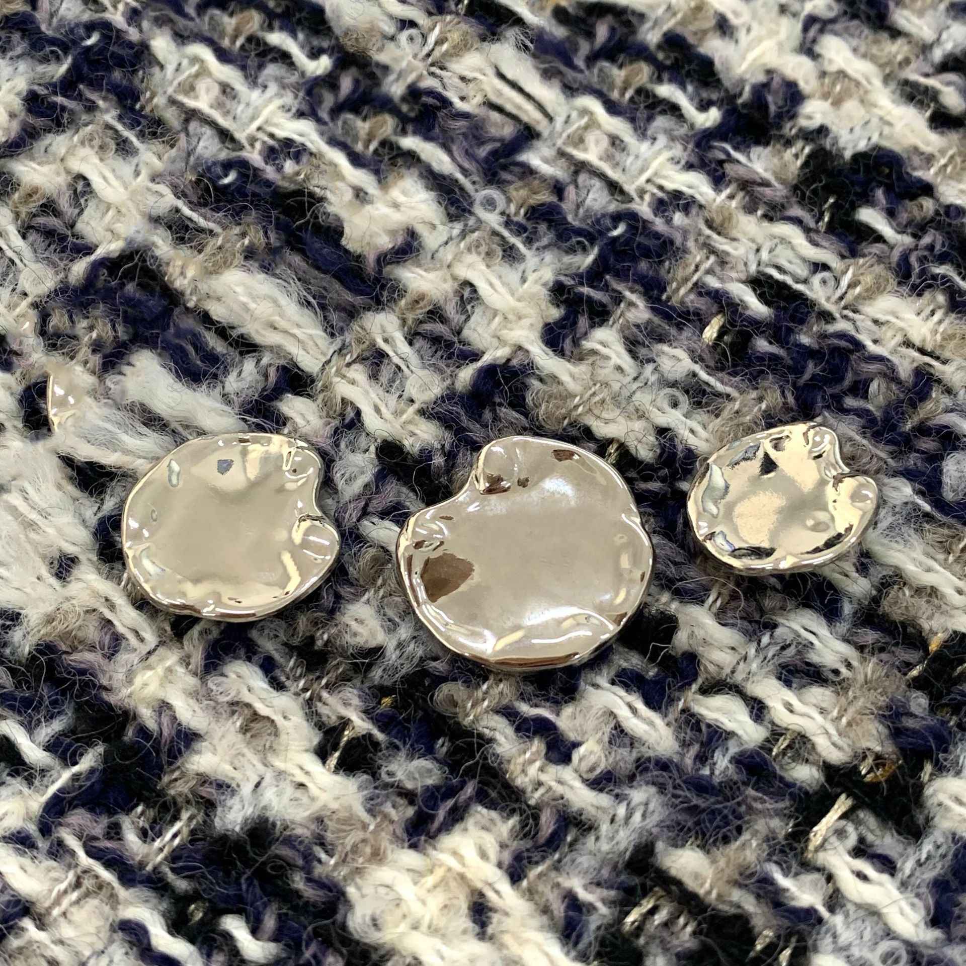 Silver irregular metal hand-sewn buttons, shiny discs, slim 18/21/23mm, 48-pack