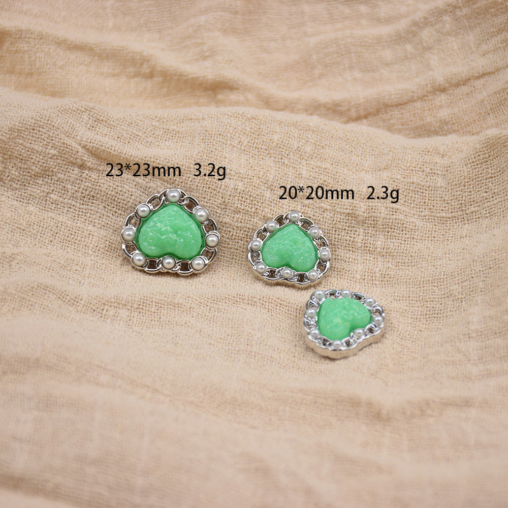 Heart-shaped buttons in green resin: 23x23mm and 20x20mm, pearl-trim metal, 10pcs