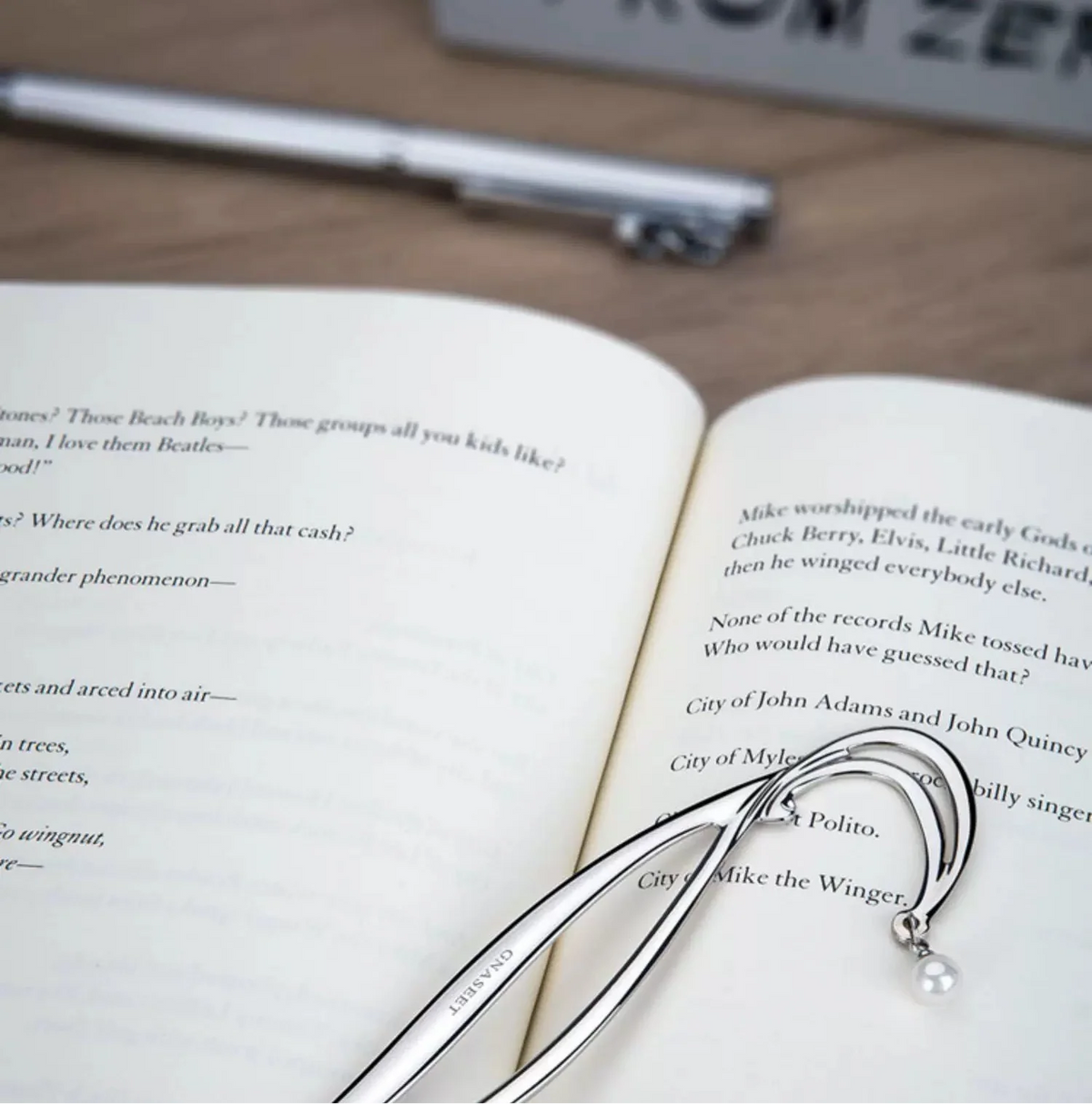 GNASEET Metal Bookmark with Pearl Pendant – Willow Leaf Design | Elegant Gift for Women & Book Lovers