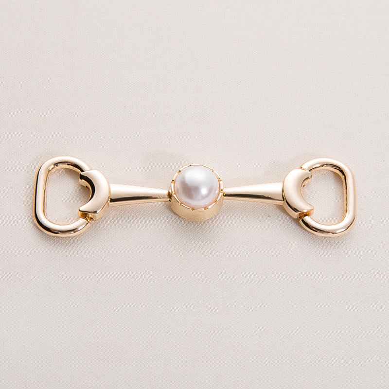 Gold shoe buckle chain with pearl decorative center and heart-shaped loop ends