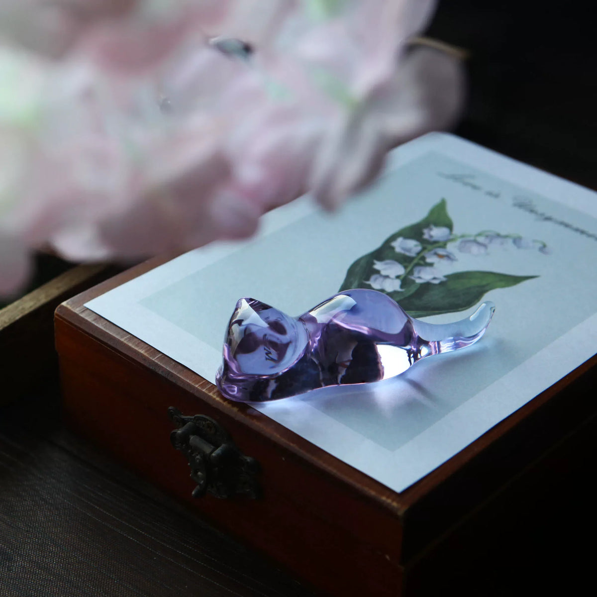 Cat Glass Pen Rest & Crystal Paperweight – Handcrafted Kitten Pen Holder for Glass Pens & Dip Pens, 95×35×30mm Purple