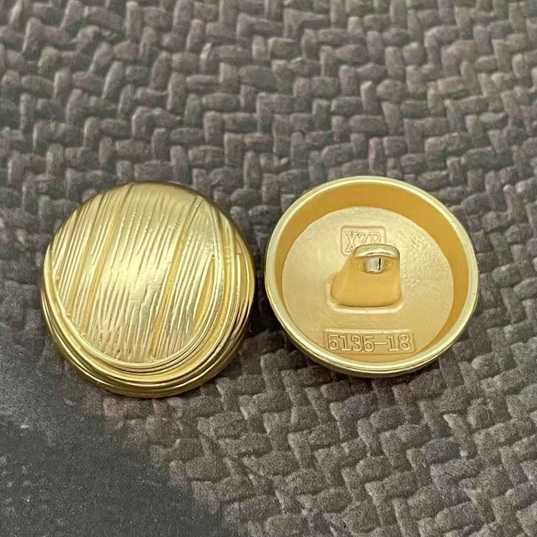 Matte gold mushroom-shaped shank buttons, ridged round fronts (30 pcs)