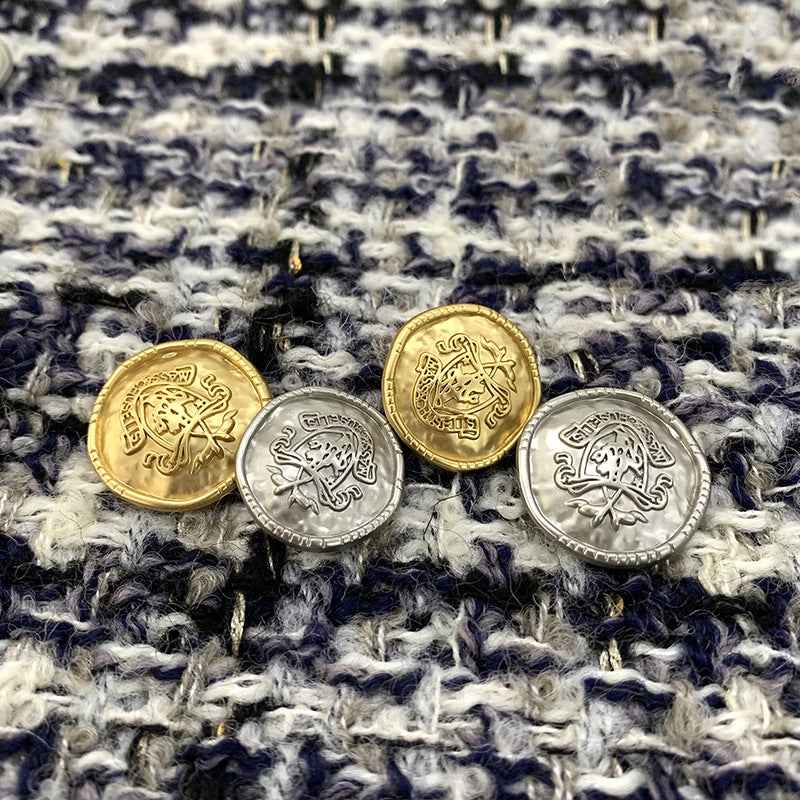 Vintage Metallknöpfe, Kombination aus gold- und silberfarbenen Rundknöpfen mit Wappenmotiv.