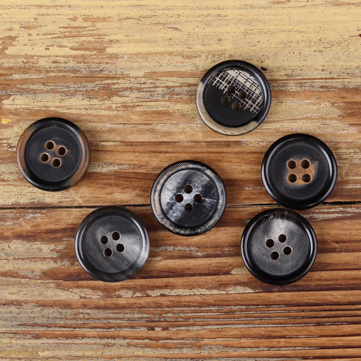 4-hole round buttons, dark horn-style faces with four holes and textured pattern