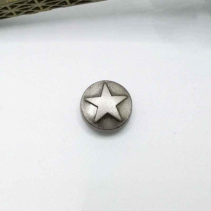 Stern-Stud Knopf, silbergrau mit fünfzackigem Stern in der Mitte