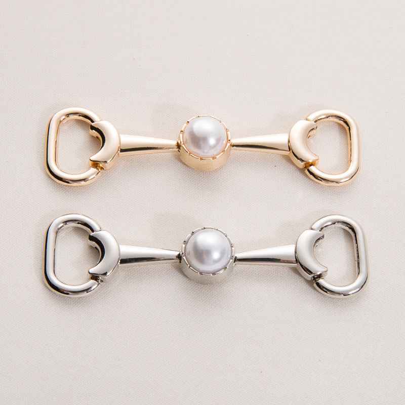 72mm metal shoe buckle chain with pearl center; heart-loop ends, gold and silver set