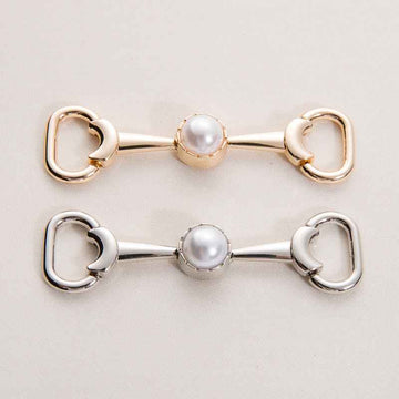 72mm metal shoe buckle chain with pearl center; heart-loop ends, gold and silver set