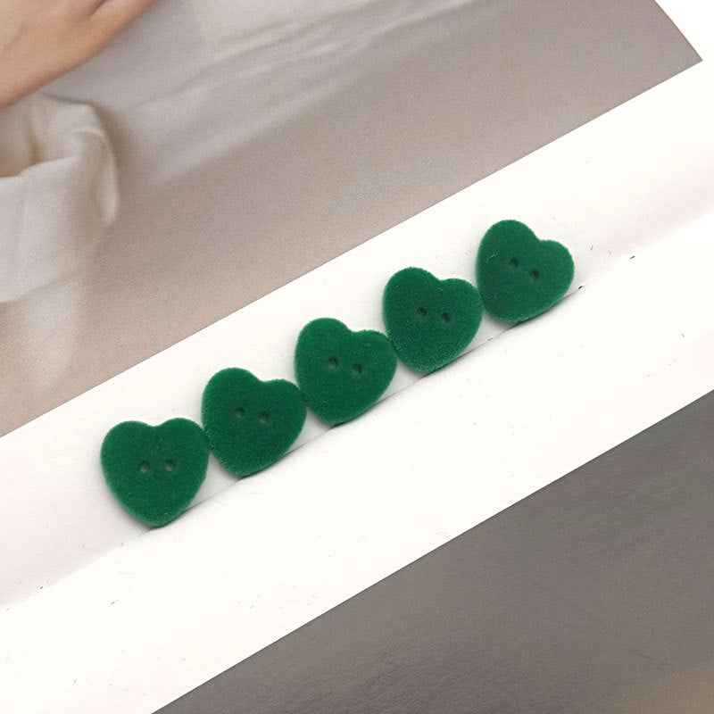 Heart-shaped 2-hole velvet resin buttons, green hearts with two-hole design