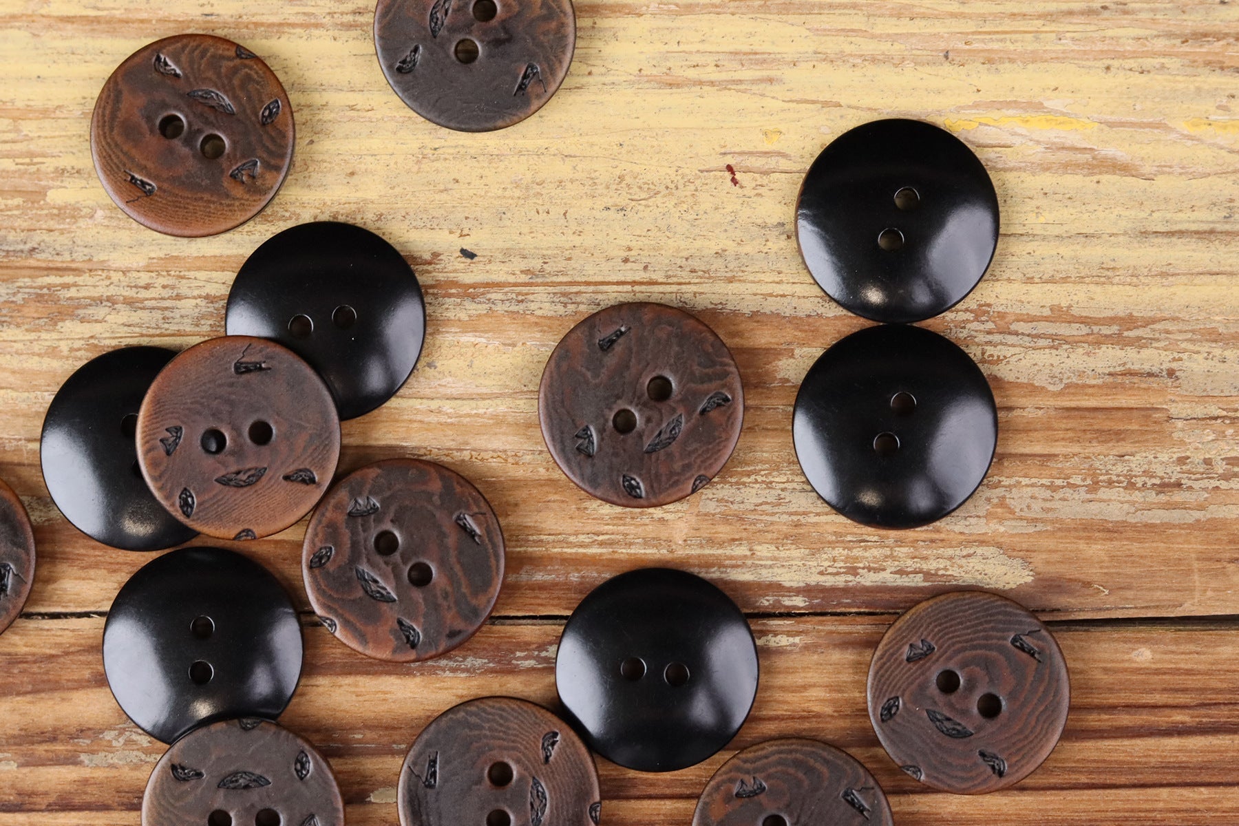 Round 2-hole buttons in dark brown and black shades, flat vintage style set
