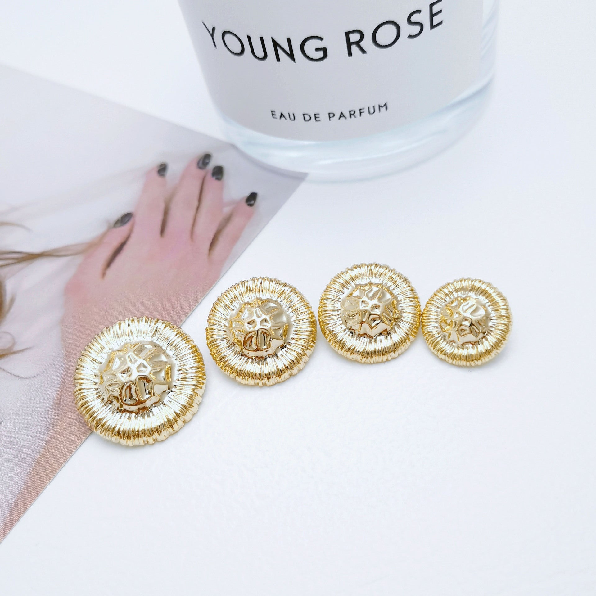 Gold metal shank buttons with engraved lion face, convex top, 4 pcs