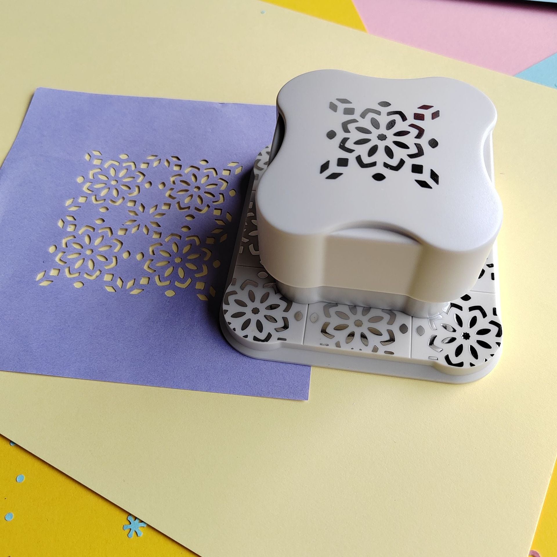 Decorative Edge Punch & Scrapbooking Stencil Cutter for Paper Crafting Flower