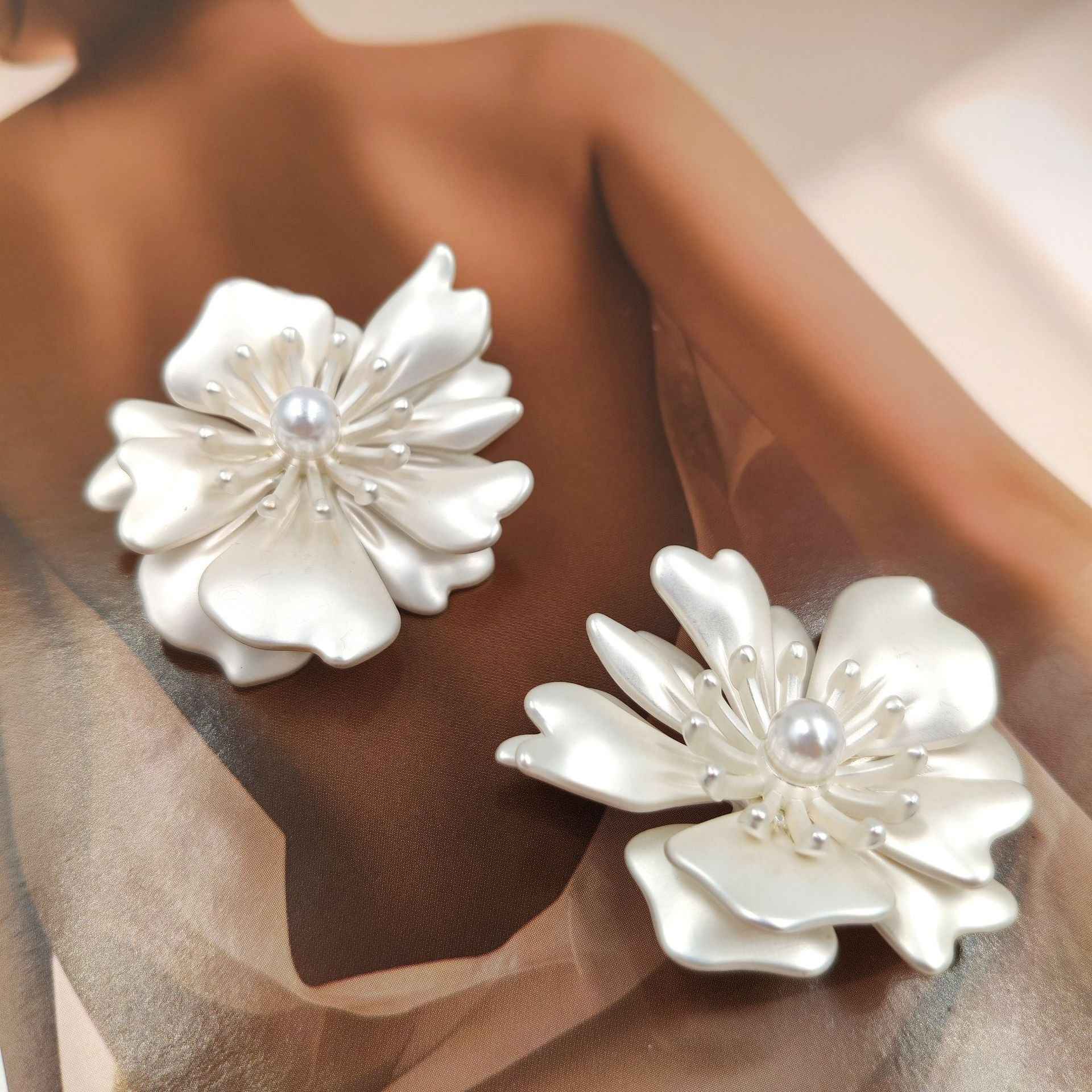 Camellia pearl button pair, silver petals with pearl centerpiece, 44mm
