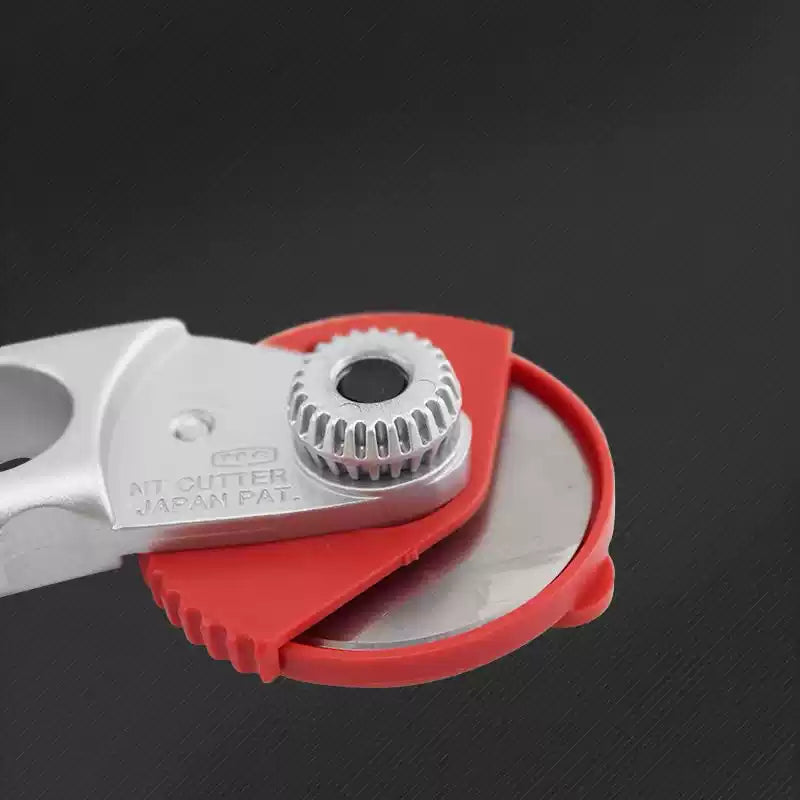 NT Cutter 45mm Rolling Cutter with Metal Handle RO1000GP