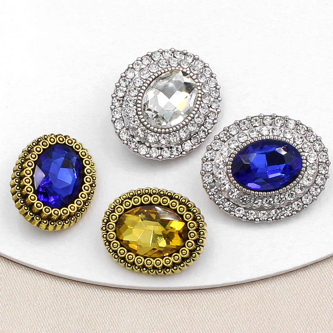 Vintage ovale Strassknöpfe, antikes Gold/Silber-Set mit blauem, gelbem und klarem Stein