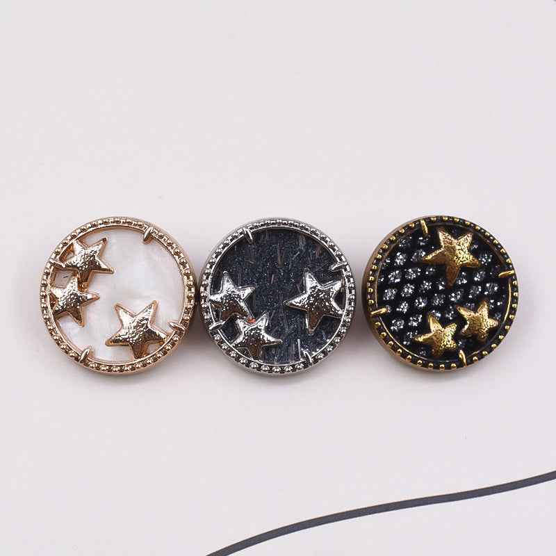 Drei Sternknöpfe 18/23 mm mit Sternmotiv: hell, dunkel und goldakzentuierter Rand