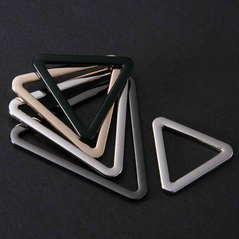 Triangle metal buckle rings in black and white