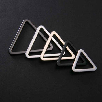 Triangle metal buckle rings in black and white
