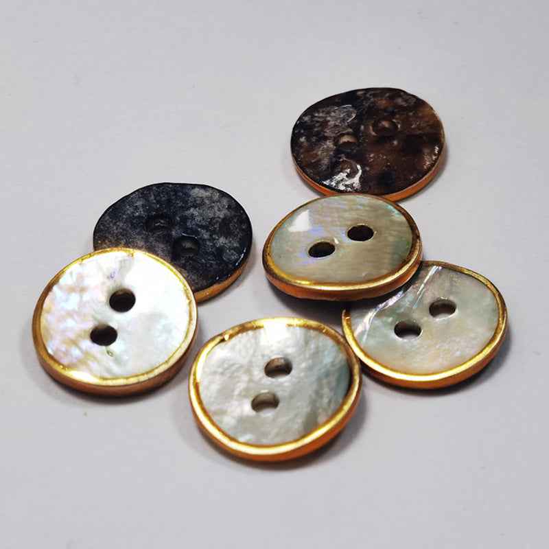 Two-hole round mother-of-pearl buttons, gold edge, dark and light shell finishes