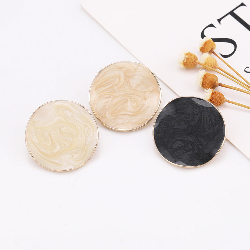 Assorted coat buttons: beige and black irregular dot oil, metal shanks