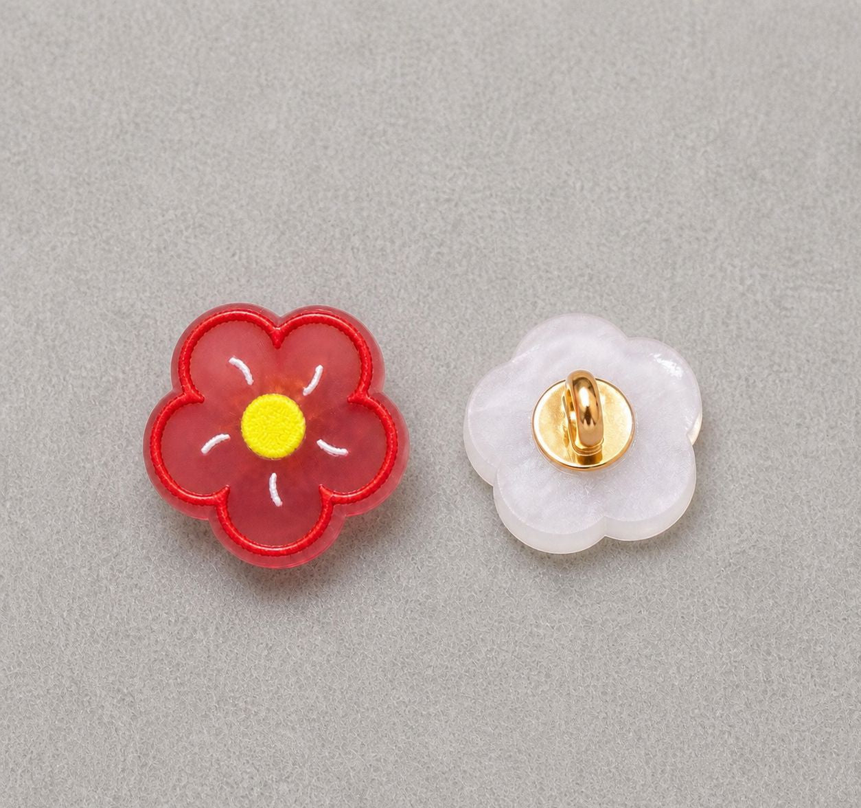 Floral resin shank button set: red flower front, translucent back