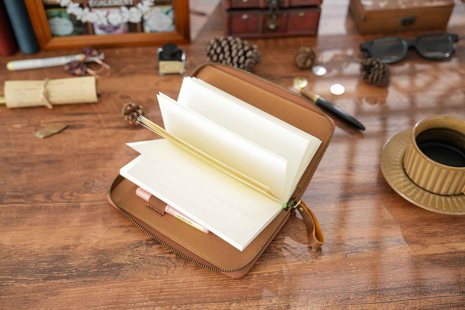 Leather Weeks Cover with Zipper – Pen Organizer & Notebook Sleeve