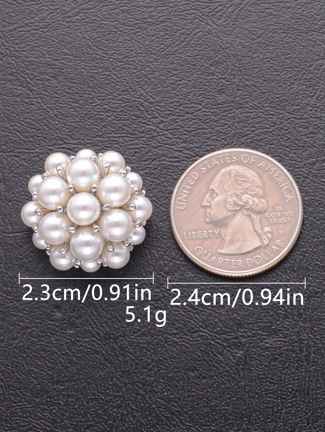 Blumige Zierknöpfe aus Metall mit 3D Perlen, weiß, ca. 1.8 cm