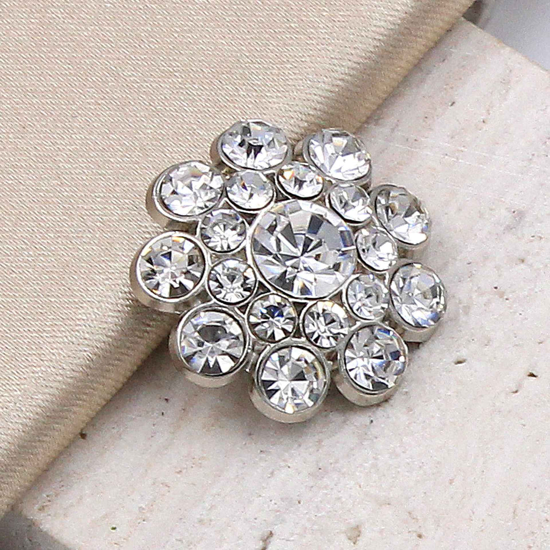 Runde Strass-Metallkammknöpfe, offene Blüten-Optik (Style 1), silberfarben
