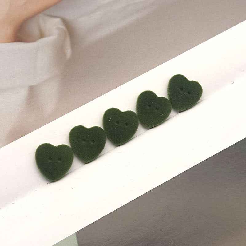 Heart-shaped 2-hole velvet resin buttons, dark green (55-pack)