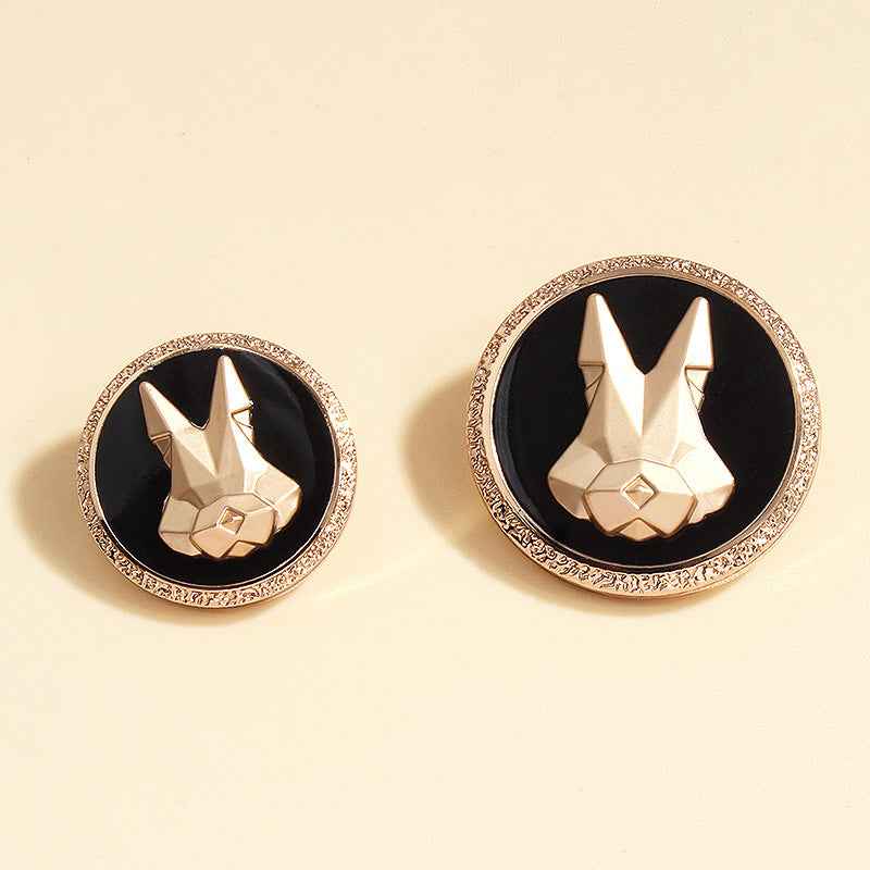 18–23mm Rund-Knopf: schwarz mit goldfarbenem Hasen-Motiv und Zierkranz