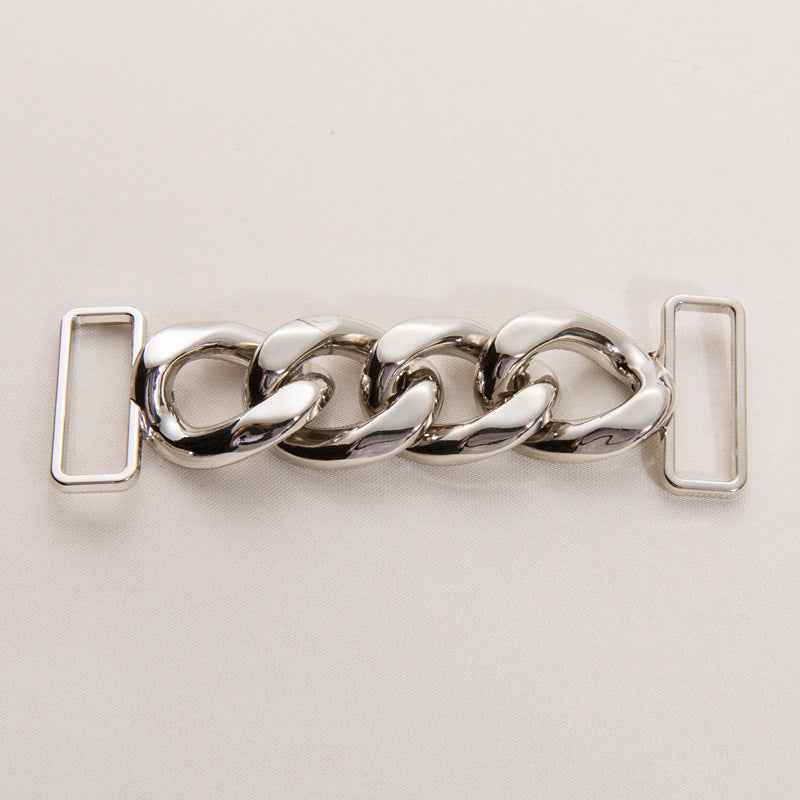 Decorative chain buckle, silver tone; oval link chain between two rectangular prongs