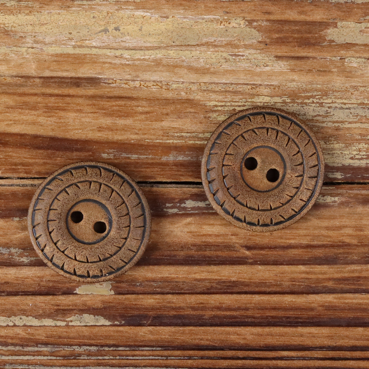 Round 2-hole natural horn buttons, tan with carved edge lines