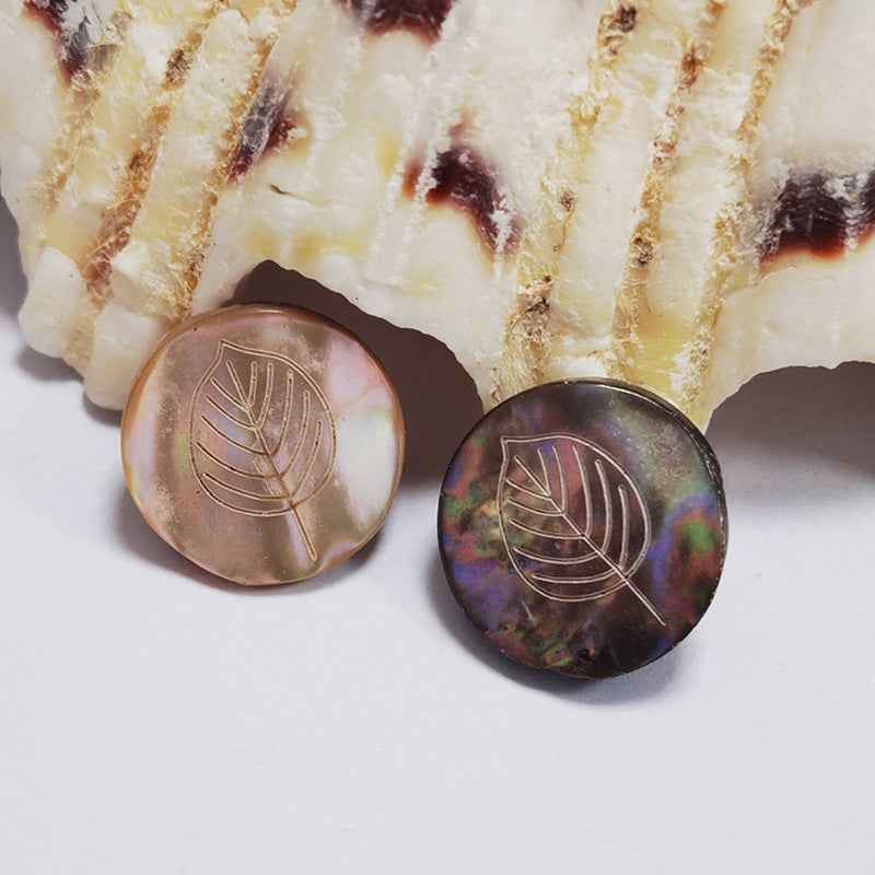 Flache Abalone-Knöpfe mit Blattmuster, irisierende Oberfläche, Metallsteg