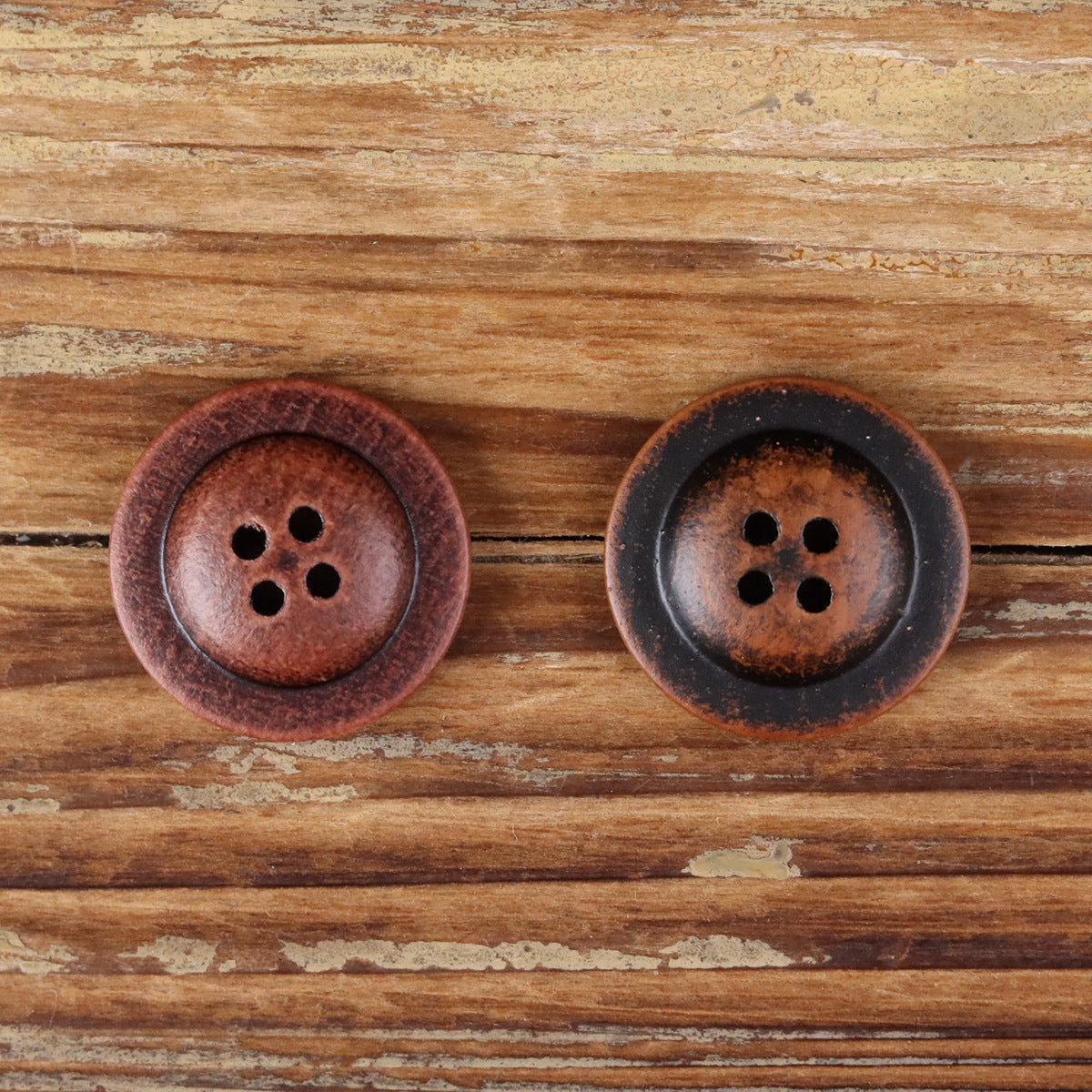 Round 4-hole double-ring buttons, dark red and black with four holes each